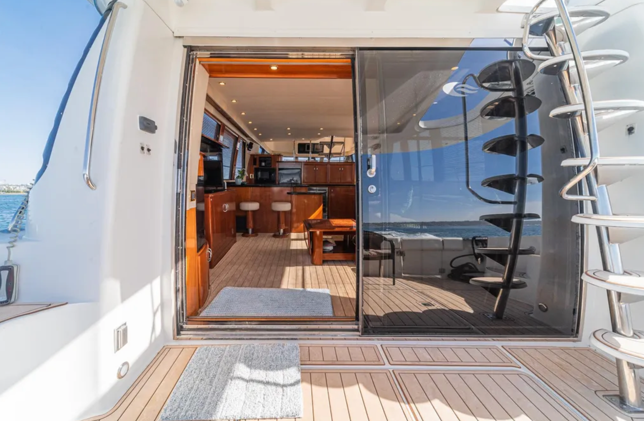 2003 Carver 570 Voyager Pilothouse | 59’ Motor Yacht