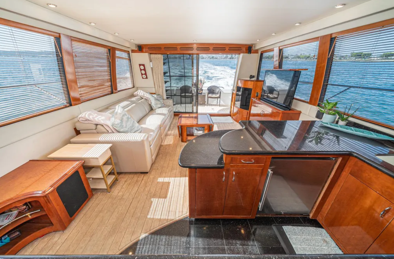 2003 Carver 570 Voyager Pilothouse | 59’ Motor Yacht